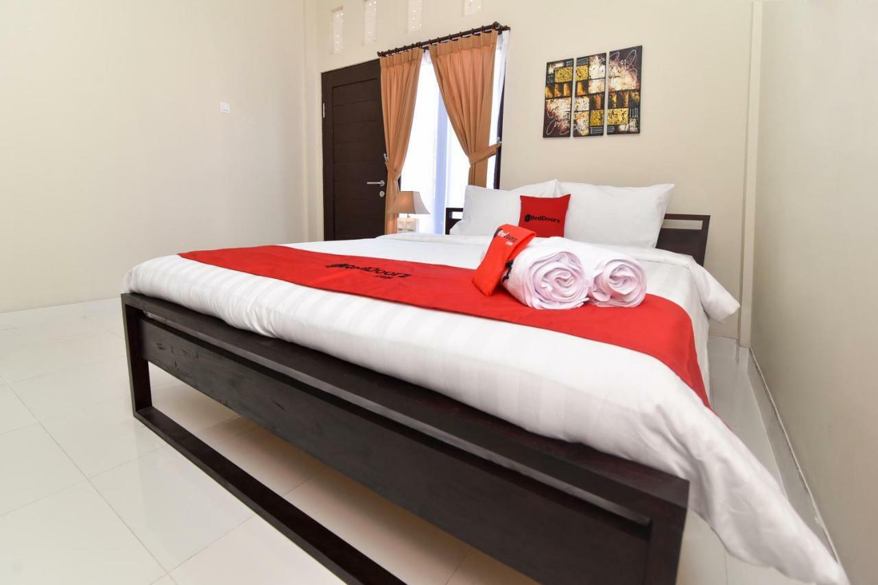 Reddoorz Plus Near Jalan Imam Bonjol Denpasar Seminyak Exterior foto